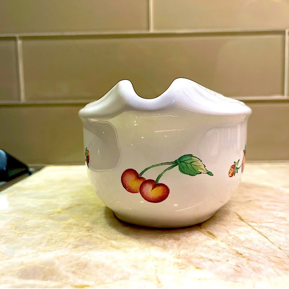 Pfaltzgraff Berry Basket Gravy Boat.  Made in USA